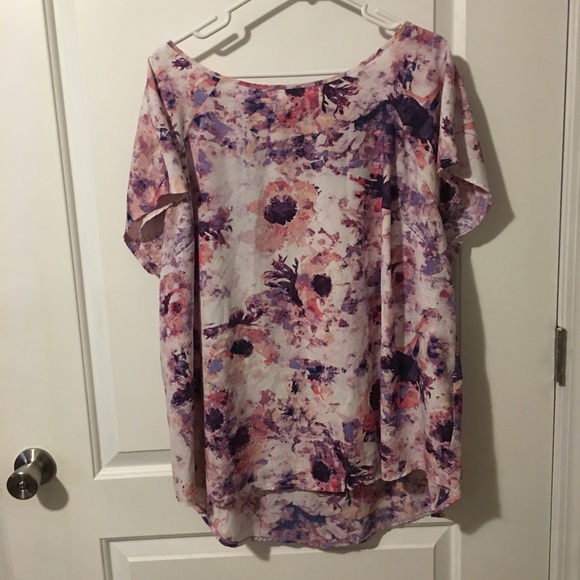 Cute flowy marbled blouse! - Picture 1 of 2